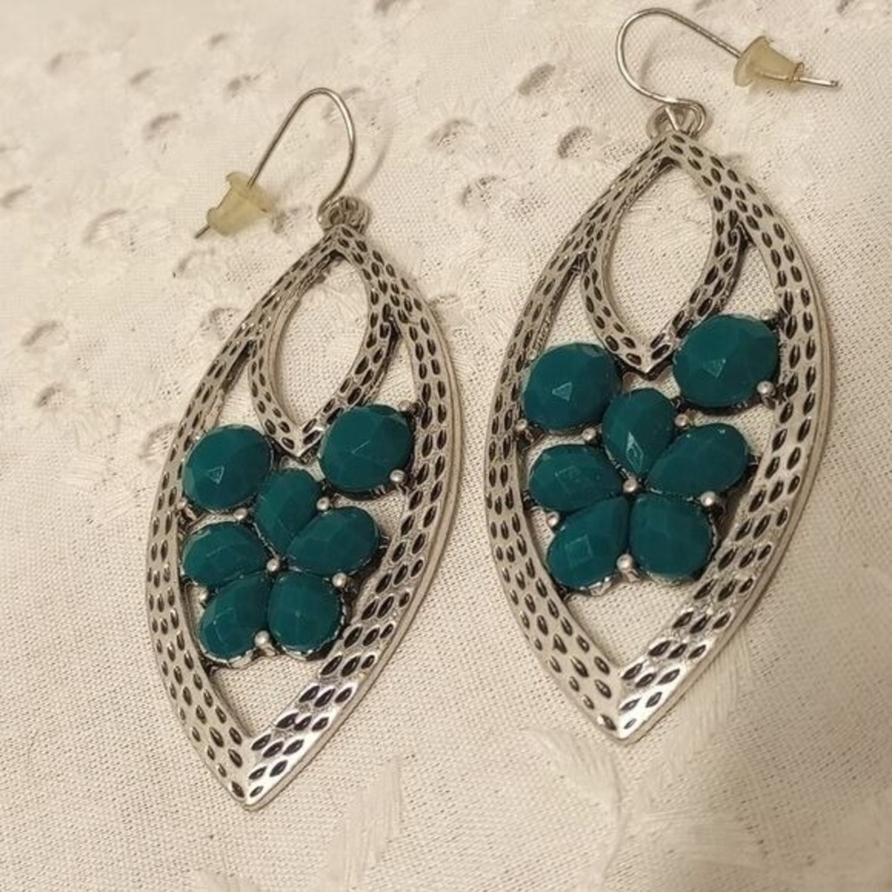 Silvertone Earrings with Turquoise Faceted Acrylic Beads‎